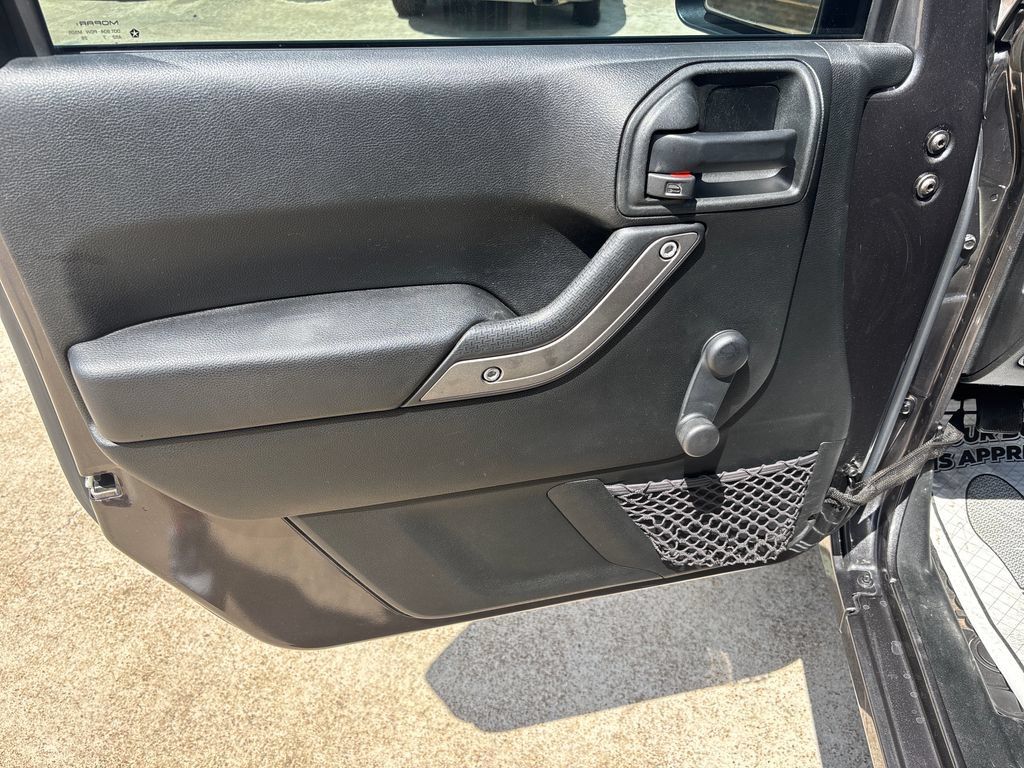 Used 2017 Jeep Wrangler Unlimited Sport AWD/4WD image 12