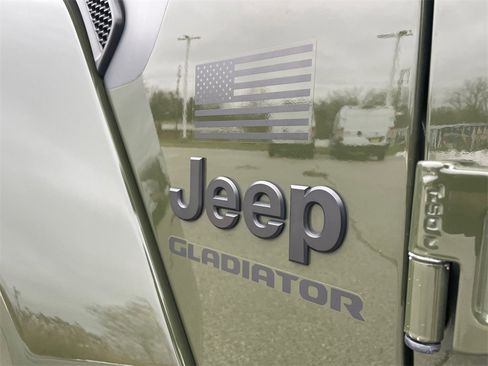 Used 2023 Jeep Gladiator Sport S image 45