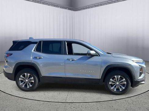 Used 2025 Chevrolet Equinox LT FWD image 6