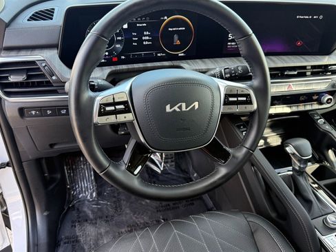 Used 2025 Kia Telluride SX w/ SX Captain's Chair Package FWD image 8