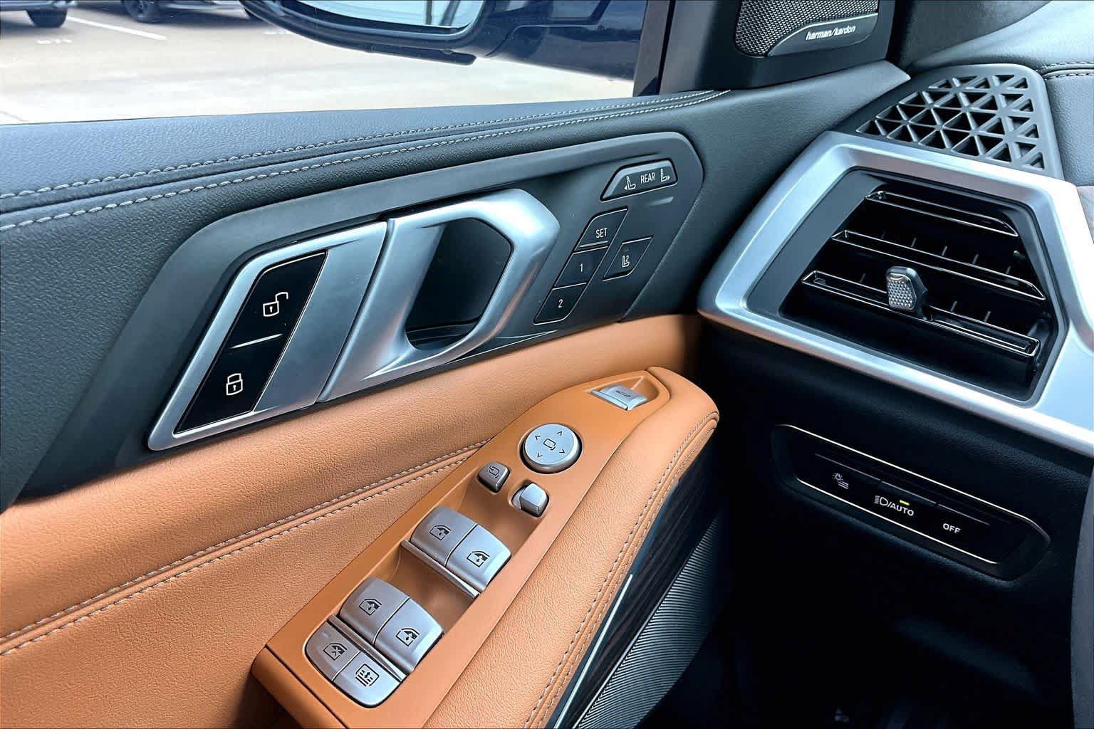 Used 2024 BMW X7 xDrive40i w/ M Sport Package AWD/4WD image 36