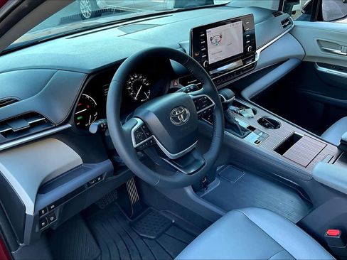 Certified 2023 Toyota Sienna XLE image 17