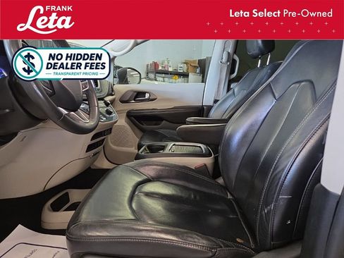 Used 2022 Chrysler Pacifica Touring-L FWD image 12
