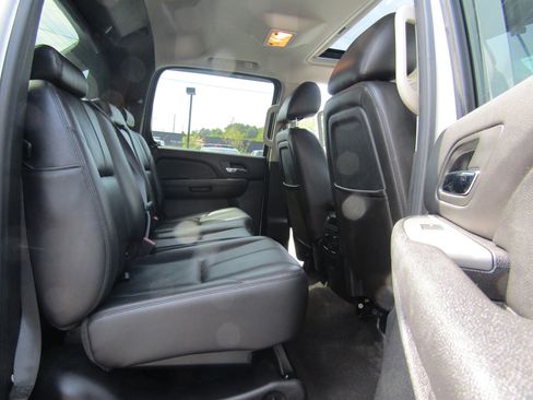 Used 2011 Chevrolet Avalanche LT w/ Luxury Package image 11