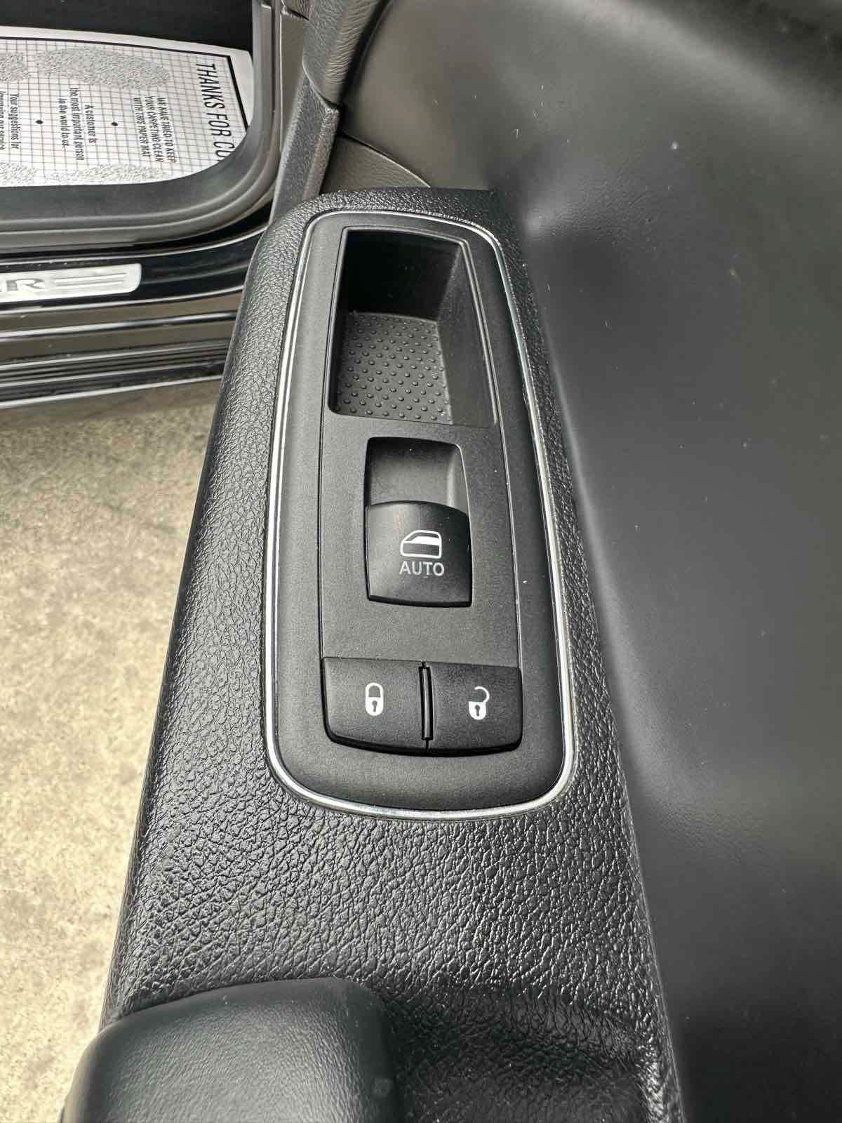 Used 2014 Chrysler 300 C w/ Harman/Kardon Audio Group RWD image 32