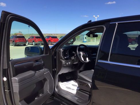 Used 2025 GMC Sierra 1500 SLT AWD/4WD image 10
