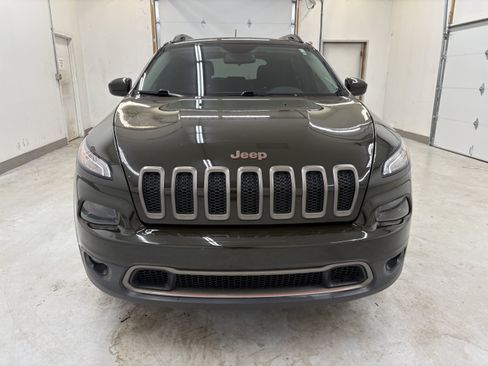 Used 2017 Jeep Cherokee Latitude w/ Cold Weather Group AWD/4WD image 6