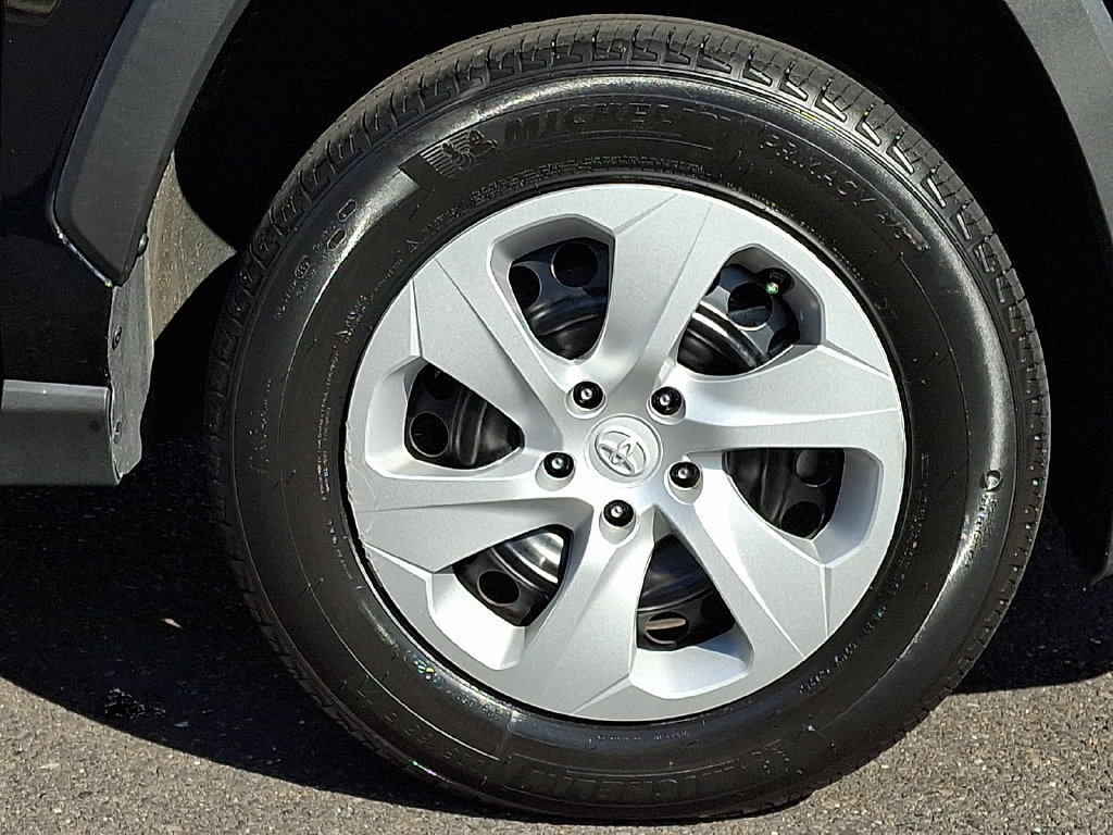 Certified 2025 Toyota RAV4 LE AWD/4WD image 8