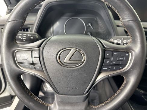 Used 2020 Lexus UX 200 image 14