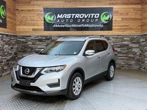 Used 2017 Nissan Rogue S w/ S Appearance Package AWD/4WD image 4