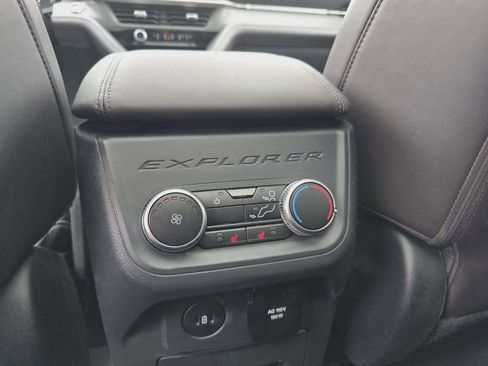 Used 2025 Ford Explorer Platinum w/ LUX Leather Package image 17