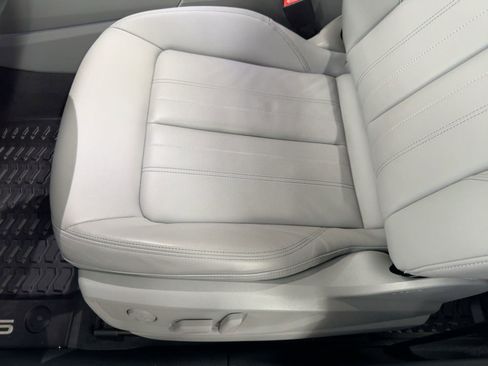 Certified 2025 Audi Q5 2.0T Premium image 14