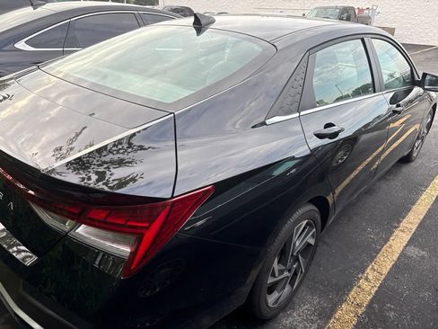 Used 2025 Hyundai Elantra SEL FWD image 4
