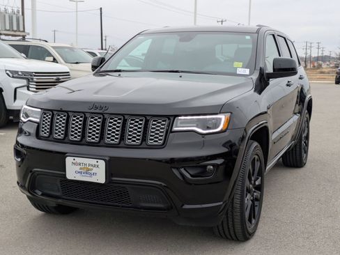 Used 2022 Jeep Grand Cherokee Laredo X image 7