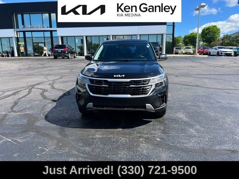 Certified 2024 Kia Seltos LX AWD/4WD image 2