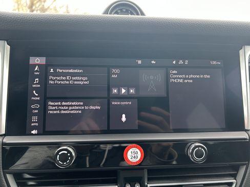 Used 2022 Porsche Macan image 14