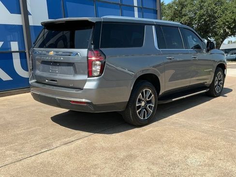 Used 2021 Chevrolet Suburban LT w/ LT Signature Package RWD image 8