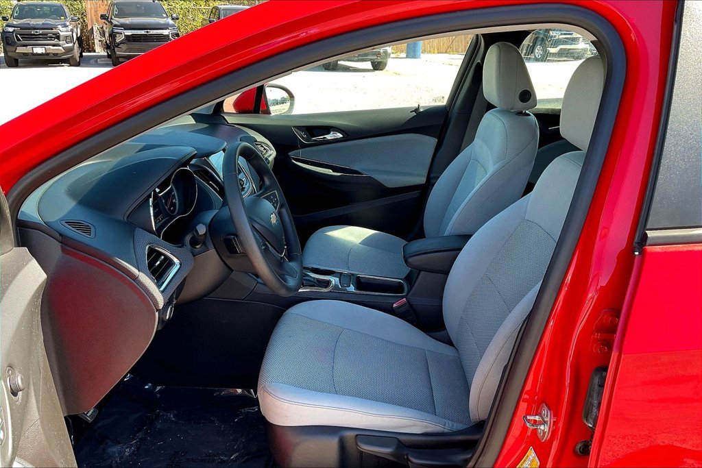 Used 2019 Chevrolet Cruze LS w/ LS Convenience Package FWD image 21