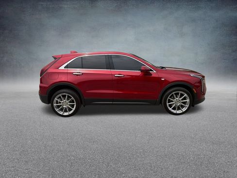 Used 2024 Cadillac XT4 Luxury w/ Cold Weather Package FWD image 4