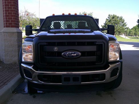 Used 2015 Ford F550 2WD Regular Cab Super Duty image 3