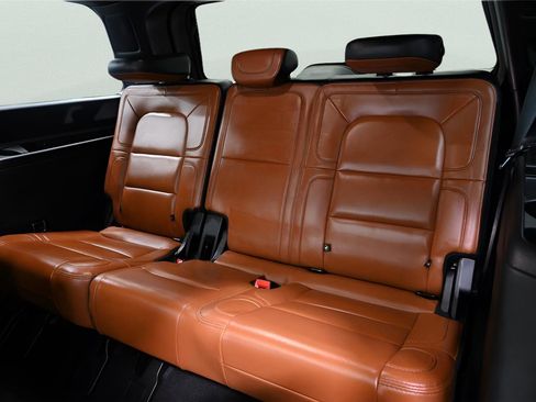 Used 2021 Lincoln Navigator Reserve image 19