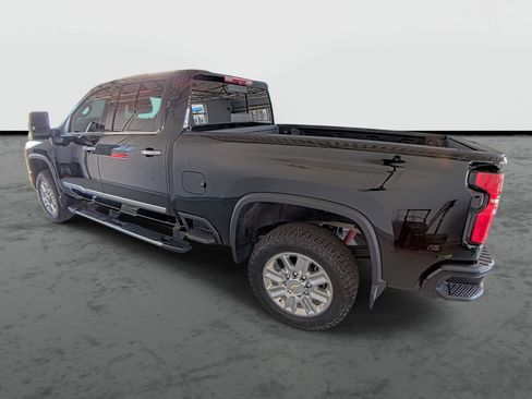 Used 2024 Chevrolet Silverado 2500 High Country w/ High Country Premium Package AWD/4WD image 11