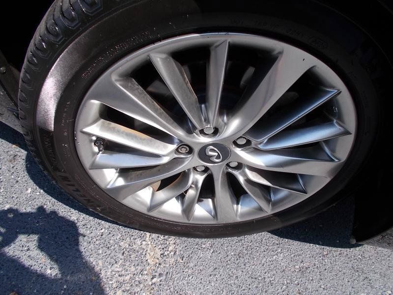 Used 2018 INFINITI Q50 Luxe w/ Essential Package (3.0T Luxe) RWD image 17