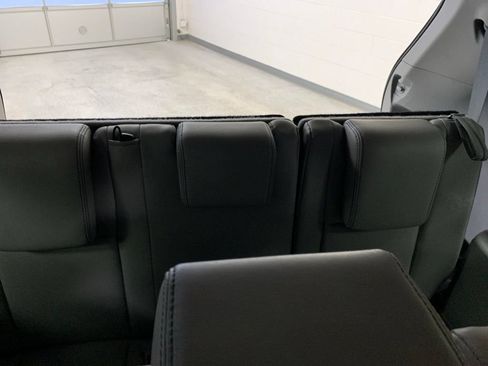 Used 2017 Toyota Highlander XLE AWD/4WD image 13