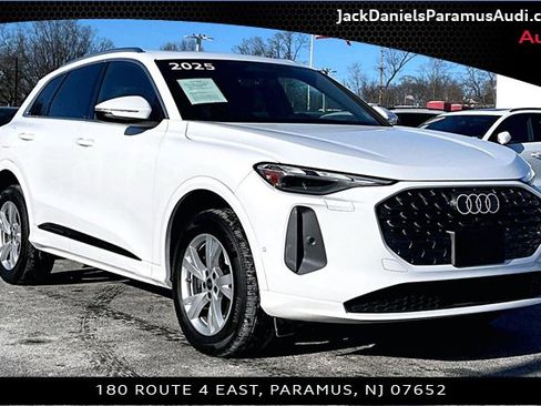 Used 2025 Audi Q5 Premium w/ Convenience Package image 9