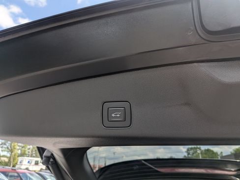 Used 2023 Chevrolet TrailBlazer RS w/ Sun and Liftgate Package AWD/4WD image 35