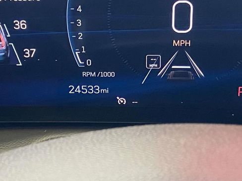 Used 2025 Cadillac XT4 Premium Luxury image 29