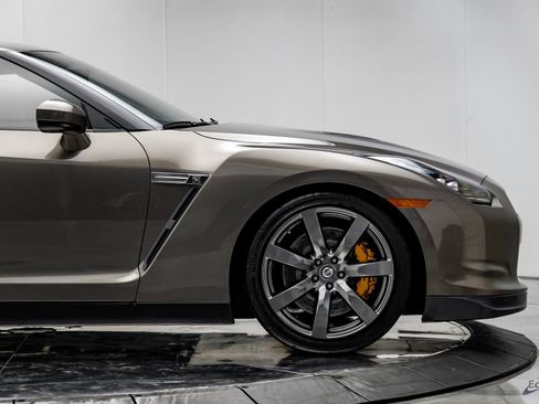 Used 2009 Nissan GT-R Premium image 25