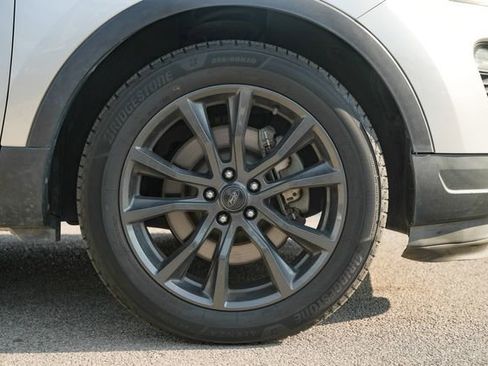 Used 2018 Ford Explorer XLT w/ Equipment Group 202A image 5