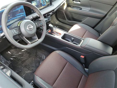 New 2026 Nissan Kicks SR w/ SR Premium Package FWD image 3