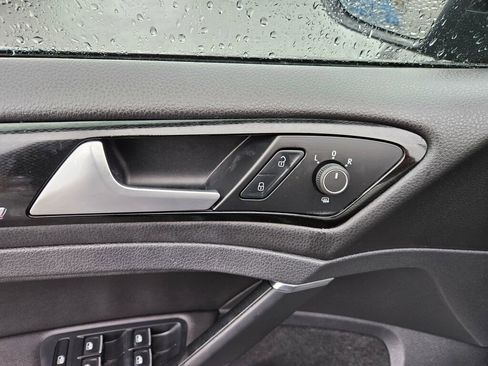 Used 2016 Volkswagen GTI SE image 8