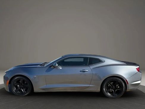 Used 2022 Chevrolet Camaro LT RWD image 4