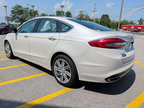Used 2017 Ford Fusion SE w/ Fusion SE Technology Package AWD/4WD image 5