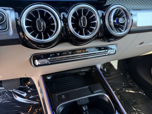 Certified 2025 Mercedes-Benz GLB 250 4MATIC image 21