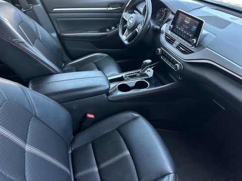 Used 2024 Nissan Altima 2.5 SR FWD image 15