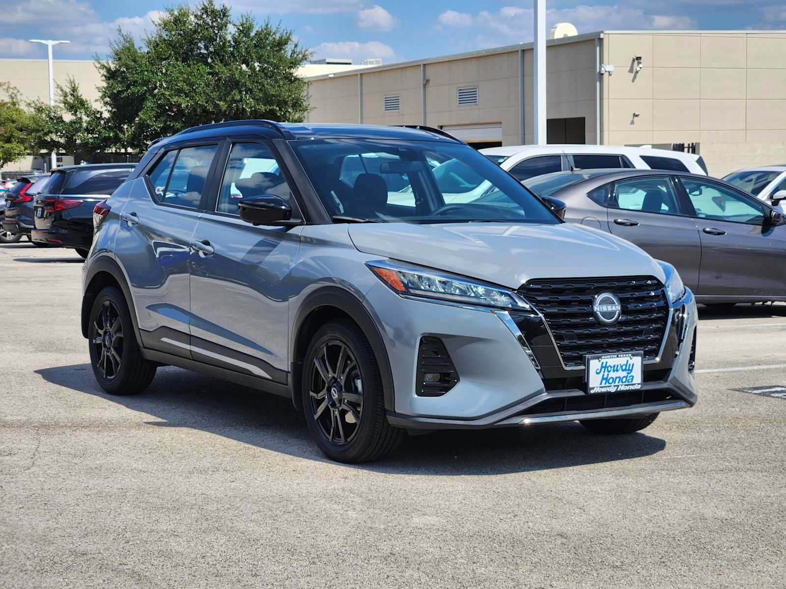Used 2024 Nissan Kicks SR FWD image 3