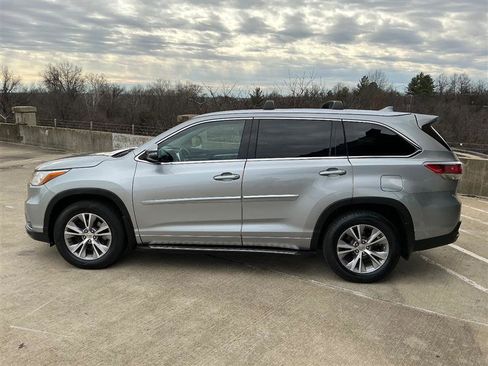 Used 2015 Toyota Highlander XLE image 3
