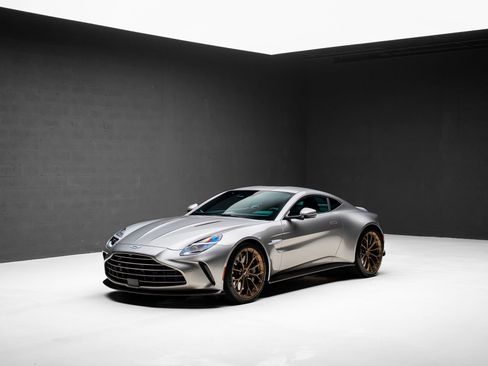 Used 2025 Aston Martin V8 Vantage Coupe RWD image 4