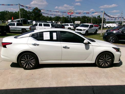 Used 2023 Nissan Altima 2.5 SV image 4