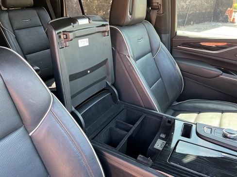 Used 2022 Cadillac Escalade Sport AWD/4WD image 25