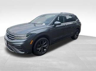 Certified 2022 Volkswagen Tiguan SE w/ Panoramic Sunroof Package video 3