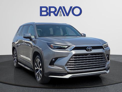 Used 2025 Toyota Grand Highlander AWD Hybrid image 6