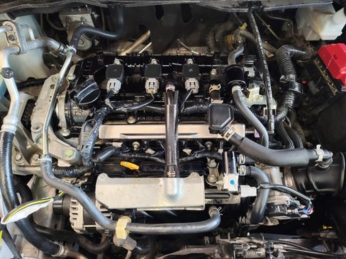 Used 2024 Nissan Versa SR FWD image 28