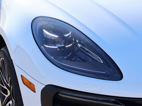 New 2026 Porsche Macan image 14