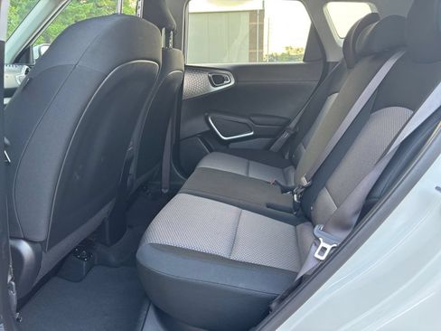 Used 2025 Kia Soul LX w/ LX Technology Package FWD image 22