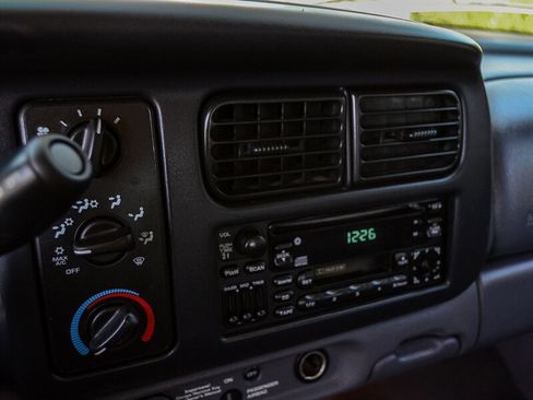 Used 1998 Dodge Dakota SLT image 28